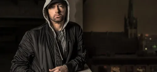 Eminem insulte Machine Gun Kelly en plein concert (Vidéo)