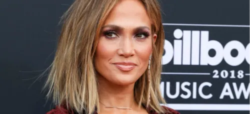 Hustlers : J-Lo dévoile un cliché hyper sexy du tournage (Photo)