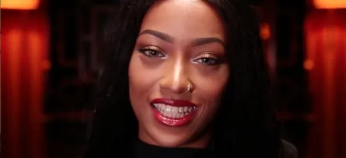 Shay : téton percé, elle fait le buzz ! (Photo)
