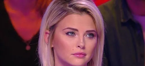 Kelly Vedovelli : elle dévoile ses sous-vêtements en plein direct !