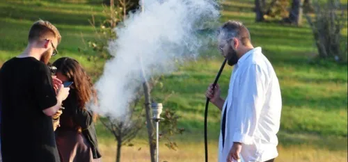 Saint-Denis : il est interdit de fumer la chicha en lieu public !