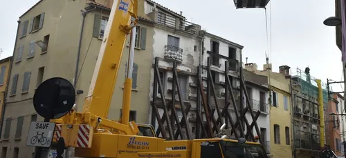 Perpignan: coincé chez lui, un homme de 300 kg évacué par une grue