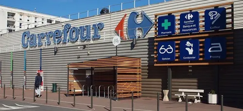 Emploi : 15 000 embauches de jeunes chez Carrefour en 2021, moitié...