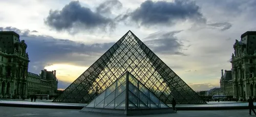 Attentat : l'homme qui a attaqué des militaires au Louvre en 2017...