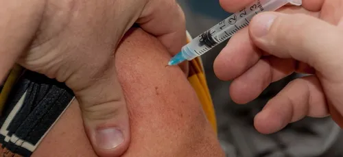 Vaccination : "d'ici la fin de l'été" pour tous ceux qui le...