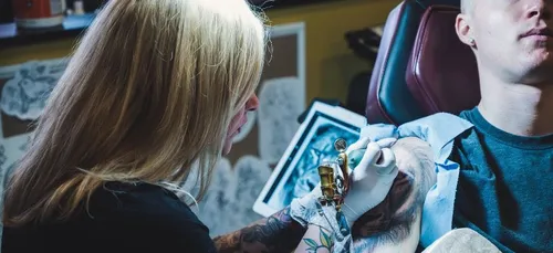 Tatouages : des résultats « alarmants » pour la plupart des encres,...