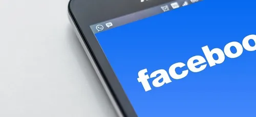 Facebook bloque les pages des médias officiels, laissant place à la...