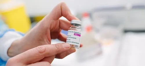 Vaccins : suspension de l’AstraZeneca dans 3 pays, validation du...