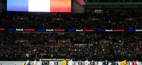 Le Stade de France s'est tue pour les victimes de Londres et...