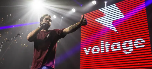 Kendji : sa leçon de flamenco dans les coulisses du "Voltage Live"...