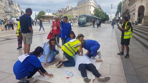 Bordeaux : les soignants manifestent devant le Grand Théâtre 