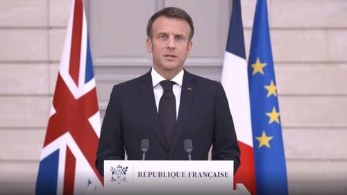 "Nous sommes tellement tristes" Emmanuel Macron rend hommage à la...