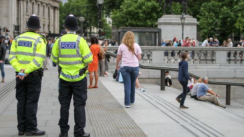 Londres : deux policiers agressés au couteau 