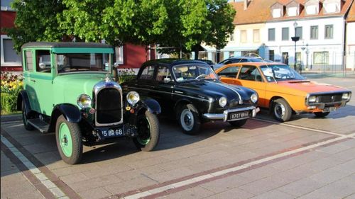 Embouteillage de voitures anciennes à Wittelsheim