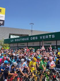 Tour de France : derrière l'accueil enthousiaste du public, une...