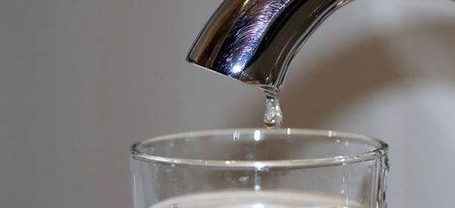 Coronavirus : vous pouvez boire de l’eau du robinet sans risque à...