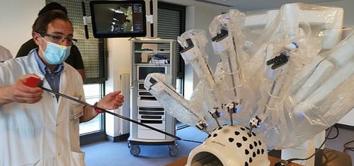 Blois : un nouveau robot pour une chirurgie moins invasive