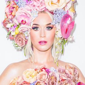 Katy Perry se déguise en bouteille de gel hydroalcoolique