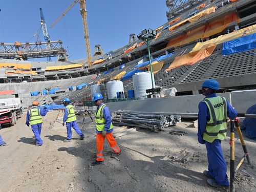 Coupe du monde : "Au Qatar, 95% de la main-d’œuvre est étrangère"
