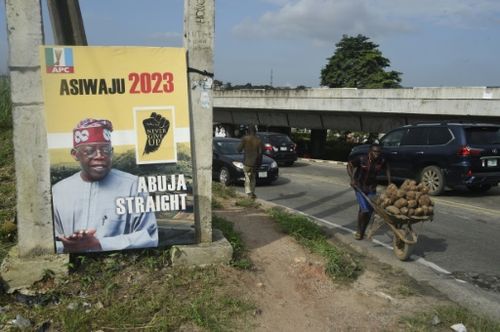 Au Nigeria, les candidats à la présidentielle se préparent pour 5...