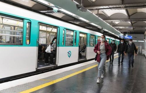 Couvre-feu : le trafic du métro parisien sera restreint la nuit du...