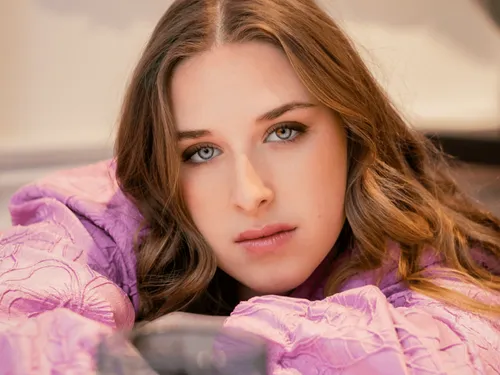 Helena en interview sur Alouette pour parler de son premier album :...