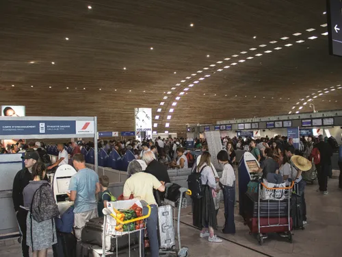 Grève des contrôleurs aériens : Perturbations majeures dans les...