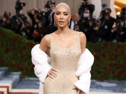 Met Gala : Kim Kardashian portait la robe mythique de Maryline Monroe