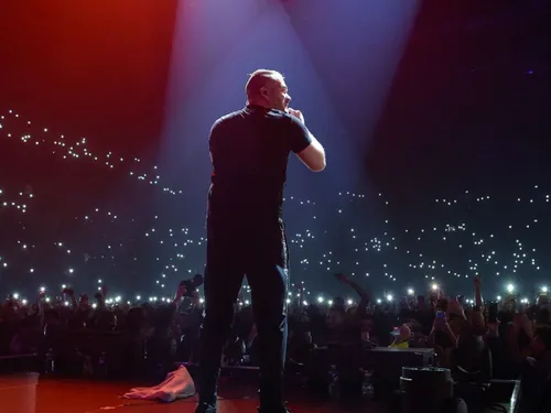 Incidents au concert de Jul à Marseille: la famille d'Akhenaton...
