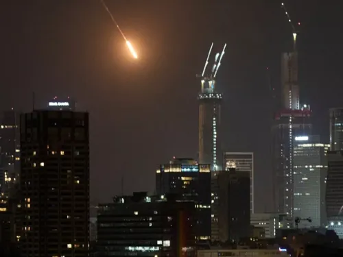 Escalade au Moyen-Orient : Missiles hypersoniques Iraniens frappent...