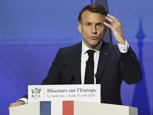 Réseaux sociaux interdits pour les jeunes ? Macron se positionne