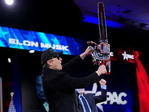 Elon Musk invité à modérer ses actions par Tesla