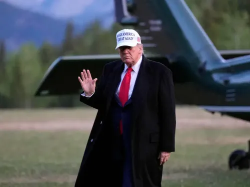 Donald Trump lance un plan sans précédent pour expulser des...