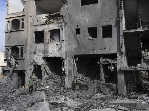 Gaza sous le feu : plus de 100 morts en une nuit suite aux frappes...