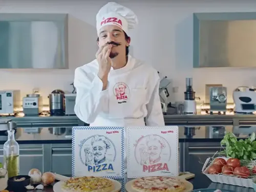 Squeezie bat un record mondial en offrant une pizza géante à Mister V