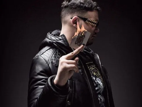 Sadek fait son come-back explosif sur un beat de Big Flo et Oli 