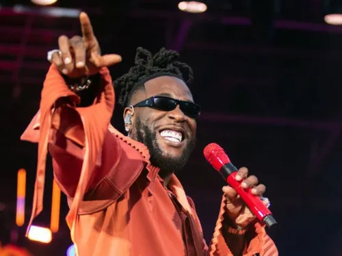 Collaboration explosive : Burna Boy unit Travis Scott et Stromae...