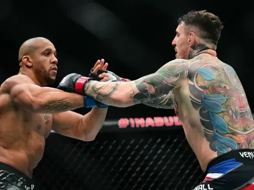 UFC 321 : un doigt dans l’œil met fin au rêve de Ciryl Gane face à...