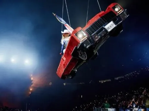 La voiture volante de Beyoncé tombe en plein show : son équipe...
