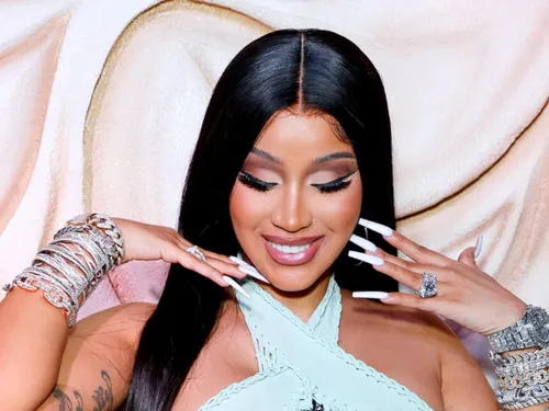 Cardi B dévoile la sortie de son nouvel album