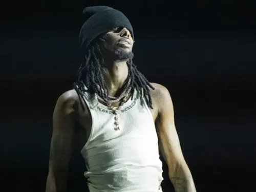 Playboi Carti dévoile sa tenue pour le Met Gala malgré son...