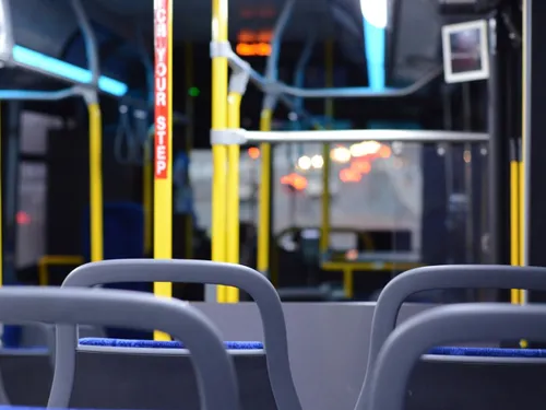 La France offre 165 bus à la Tunisie suscitant la controverse ! 