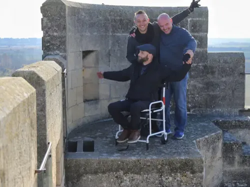 [ SOLIDARITE - ARLES ] Arles : une association permet aux personnes...