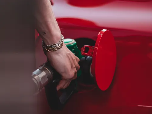 [ ECONOMIE ] Leclerc et Carefour vont vendre le carburant à prix...