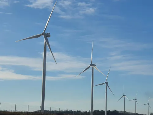 Une visite autour des éoliennes à Cormainville 