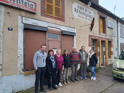 Au cœur du village, un café associatif relance l'activité « Chez...