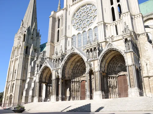 🔊 Encrassé, le Portail Sud de la cathédrale sera restauré dès 2027