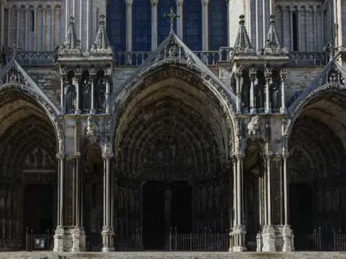CHARTRES - Cathédrale : Conférence  « Dans la Cathédrale, les...