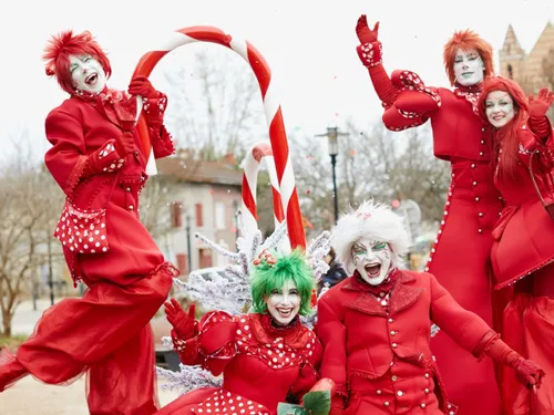CHARTRES - Spectacle déambulatoire : Drôles de jouets de Noël, les...