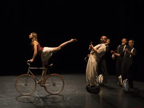 OLIVET (45) - Spectacle : Excentriques